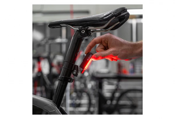 Éclairage Arrière Lezyne Stick Drive Rear Noir – Image 3